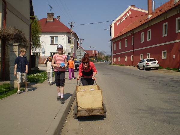 Den Země - sběr starého papíru